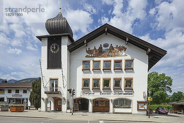 Rathaus mit Touritst-Information  Rottach-Egern  Tegernsee  Oberbayern  Bayern  Deutschland  Europa