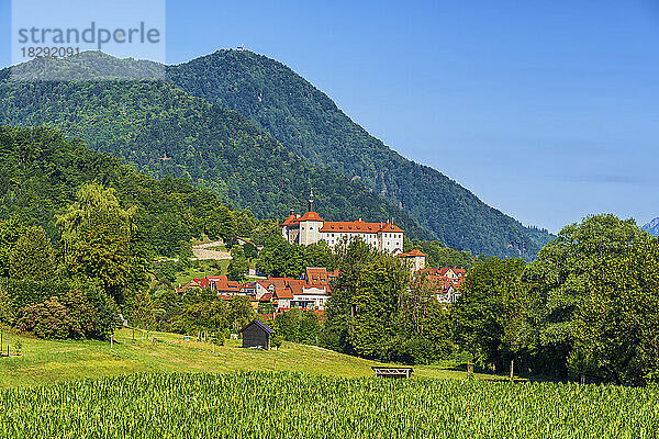 Slowenien  Oberkrain  Skofja Loka  Blick auf die idyllische idyllische Stadt im Sommer