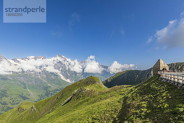 Österreich  Kärnten  malerische Aussicht auf die Hohen Tauern mit dem Fuscher Torl im Hintergrund