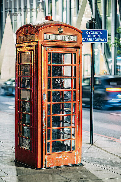 Großbritannien  England  London  typisch englische Telefonzelle