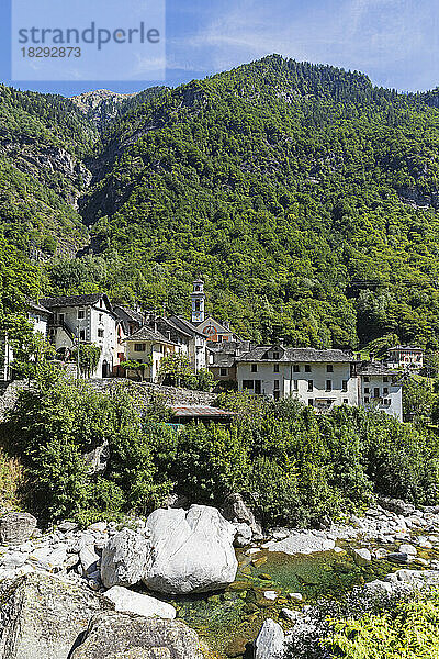 Schweiz  Kanton Tessin  Prato-Sornico  Bergdorf im Lavizzara-Tal