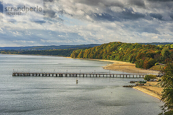 Polen  Pommern  Gdynia  Orlowo-Pier und umliegende Landschaft