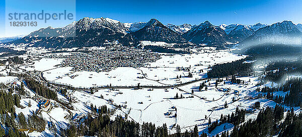 Deutschland  Bayern  Oberstdorf  Luftpanorama der Allgäuer Alpen im Winter