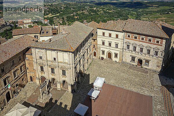 Italien  Toskana  Montepulciano  Blick auf Häuser rund um die Piazza Grande
