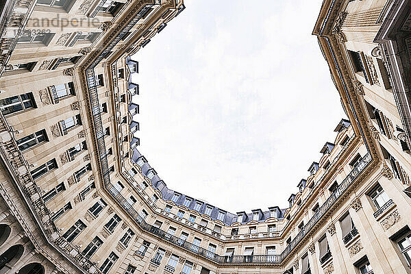 Frankreich  Ile-de-France  Paris  Tiefansicht der Wohnungen rund um den Square Edouard-VII