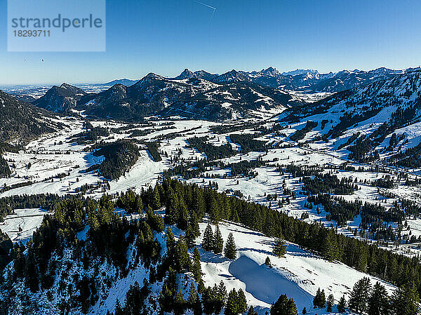 Deutschland  Bayern  Oberjoch  verschneite Landschaft der Allgäuer Alpen