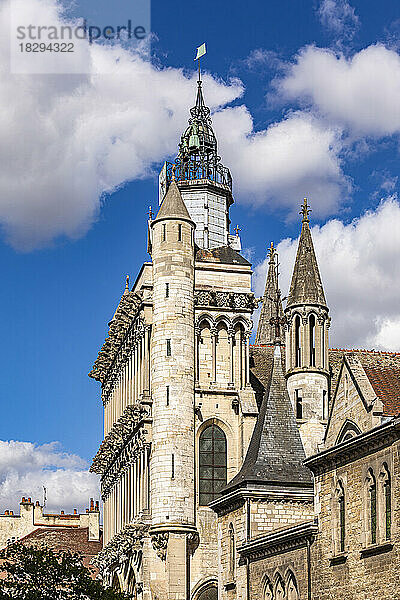 Frankreich  Bourgogne-Franche-Comté  Dijon  Türme der Kirche Notre-Dame von Dijon