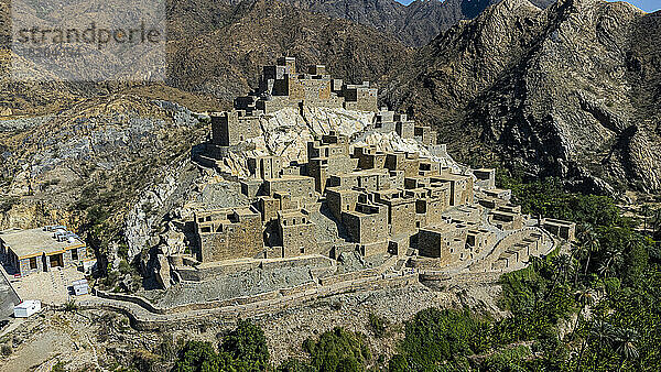 Saudi-Arabien  Al Makhwah  Zee Ain  Luftaufnahme eines alten Dorfes auf dem Gipfel des Weißen Berges