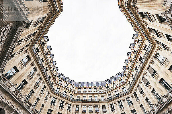 Frankreich  Ile-de-France  Paris  Tiefansicht der Wohnungen rund um den Square Edouard-VII