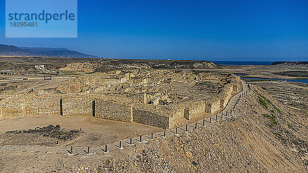 Oman  Dhofar  Taqah  Luftpanorama der antiken Ruinen von Sumhuram