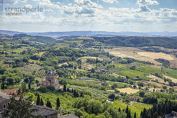 Italien  Toskana  Montepulciano  Blick auf die Landschaft im Sommer