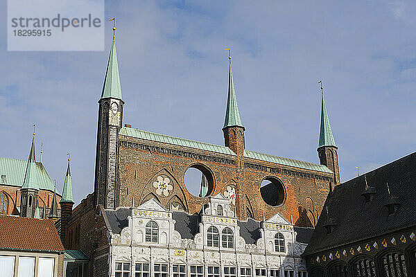 Deutschland  Schleswig-Holstein  Lübeck  Türme des historischen Rathauses