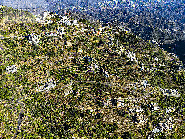 Saudi-Arabien  Provinz Jazan  Faifa  Luftaufnahme von Terrassenfeldern im Faifa-Gebirge