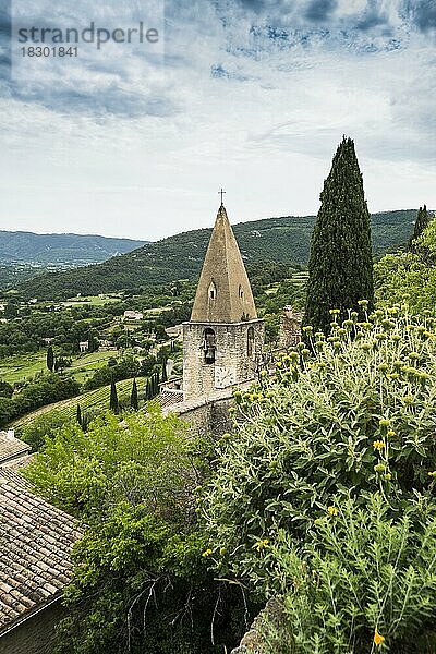 Mittelalterliches Bergdorf  Crestet  Département Vaucluse  Provence  Provence-Alpes-Côte dAzur  Frankreich  Europa