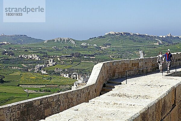 Zitadelle in Victoria und grüne Landschaft  Gozo  Malesische Inseln