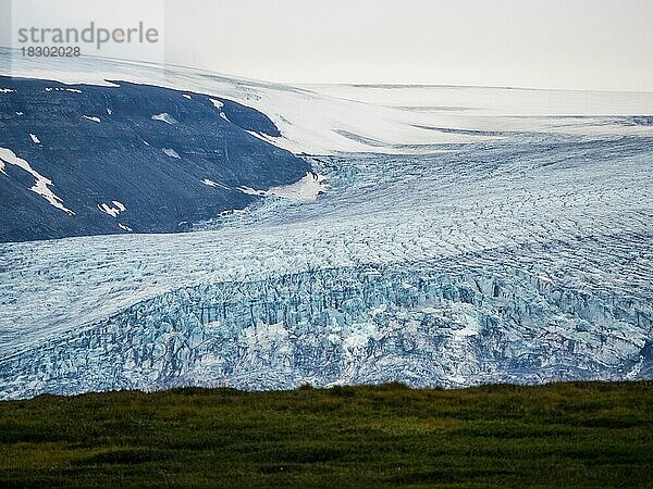 Gletscher und karge Landschaft  Ausblick von der Straße F35  Kjalvegur  Kjölur  Hochland  Island  Europa