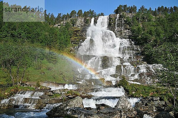 Wasserfall  Tvindefossen in Norwegen