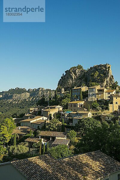 Malerisches Bergdorf  La Roque-Alric  Dentelles de Montmirail  Département Vaucluse  Provence  Provence-Alpes-Côte dAzur  Frankreich  Europa