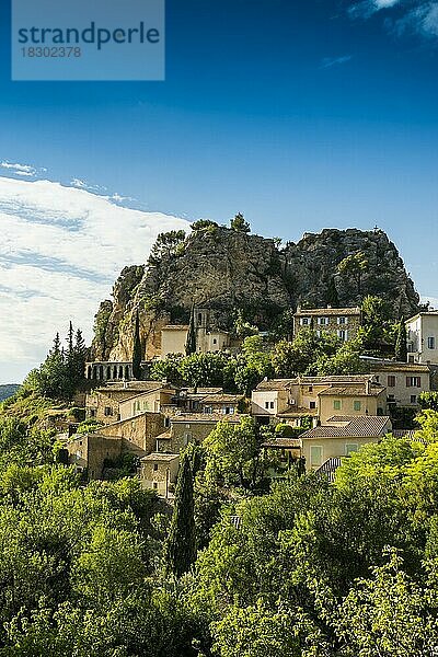 Malerisches Bergdorf  La Roque-Alric  Dentelles de Montmirail  Département Vaucluse  Provence  Provence-Alpes-Côte dAzur  Frankreich  Europa