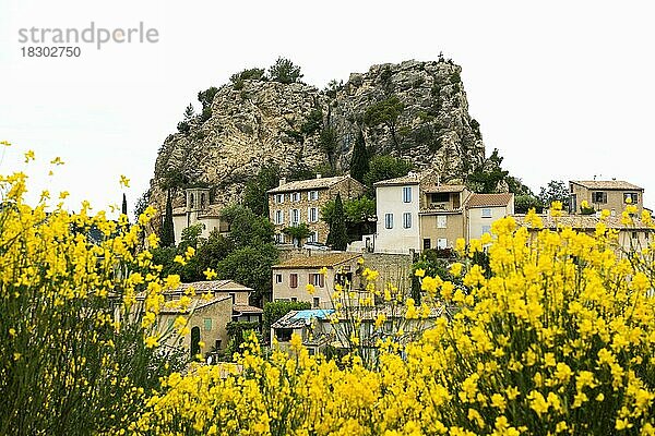 Malerisches Bergdorf  La Roque-Alric  Dentelles de Montmirail  Département Vaucluse  Provence  Provence-Alpes-Côte dAzur  Frankreich  Europa