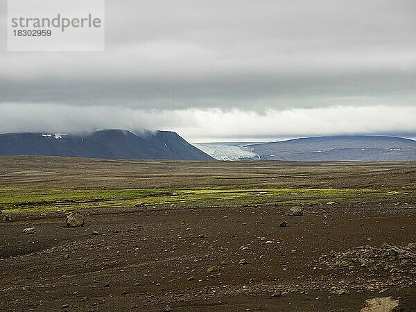 Gletscher und karge vulkanische Landschaft  Ausblick von der Straße F35  Kjalvegur  Kjölur  Hochland  Island  Europa