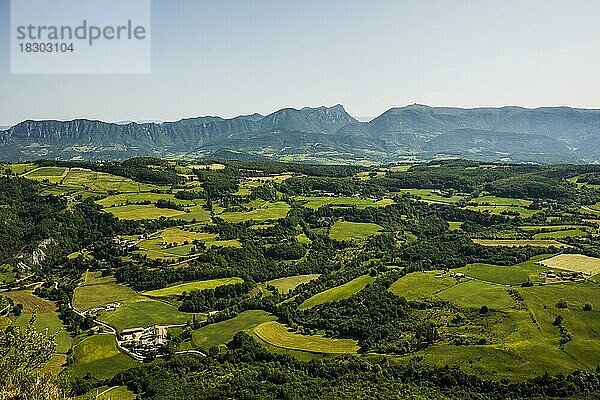 Landschaft bei Bourdeaux  Département Drôme  Auvergne-Rhône-Alpes  Provence  Frankreich  Europa