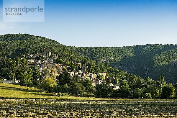 Mittelalterliches Dorf  Le Poët-Laval  Le Poet-Laval  Les plus beaux villages de France  Département Drôme  Auvergne-Rhône-Alpes  Provence  Frankreich  Europa