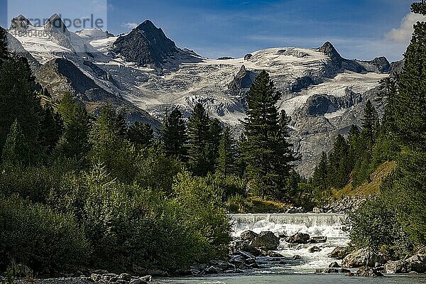 Val Rosegg mit Bernina Gruppe  St Moritz  Engadin  Graubünden  Schweiz  Europa