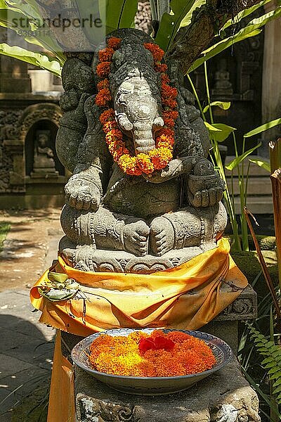 Geschmückte Ganesha-Statue  Dorf Ubud  Bali  Indonesien  Asien