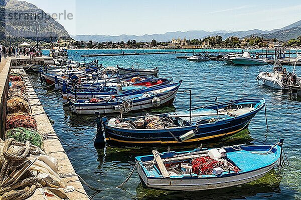 Mondello  der Lieblingsstrand der Palermitaner  Mondello  Sizilien  Italien  Europa