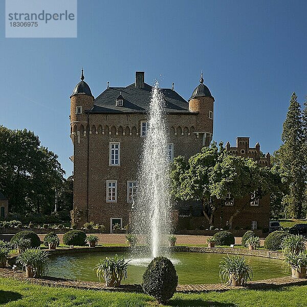 Schloss Loersfeld  Kerpen  Nordrhein-Westfalen  Deutschland  Europa