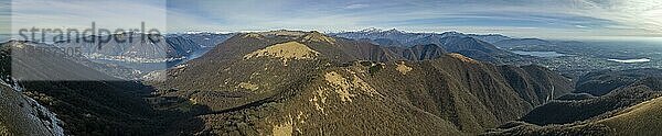 Panorama mit Comer See  Drohnenaufnahme  Monte Boletto  Como  Lombardei  Italien  Europa