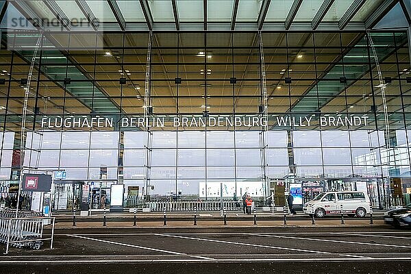 Hauptgebäude  Terminal 1  Flughafen BER  Berlin-Brandenburg  Deutschland  Europa