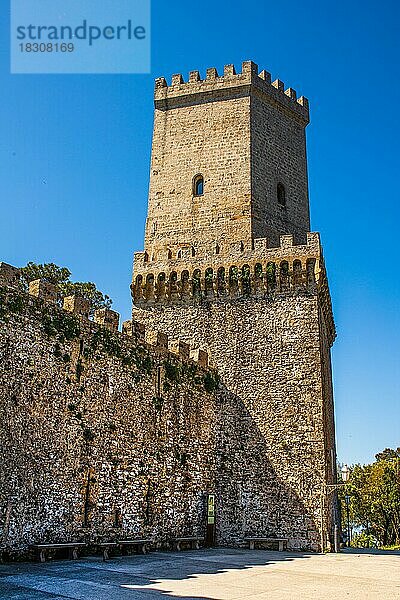 Normannschies Castello di Venere  mittelalterliche Stadt Erice  beeindruckt durch seine spektakulaere Lage  Sizillien  Erice  Sizilien  Italien  Europa