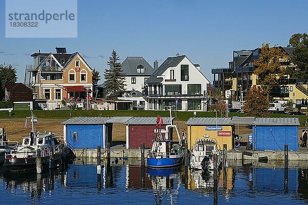 Boote im Hafen  Niendorf Ostsee  Timmendorfer Strand  Schleswig-Holstein  Deutschland  Europa