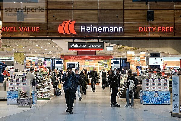 Heinemann Dutyfree Travel Value Geschäft  Hauptgebäude  Terminal 1  Flughafen BER  Berlin-Brandenburg  Deutschland  Europa
