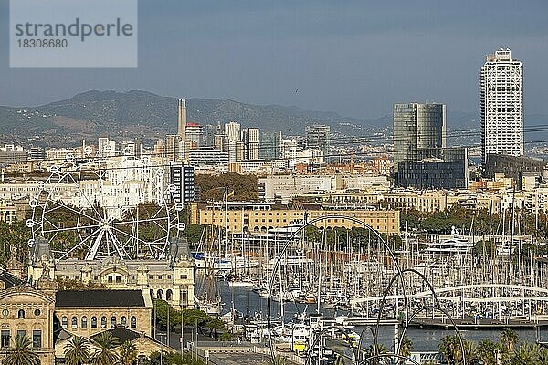 Panoramablick auf den Port Vell in Barcelona