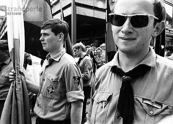 Jaehrlich begeht die Sudetendeutsche Landsmannschaft  hier am 27. 5. 1969 in Nuernberg  traditionell der Sudetendeutschen Tag  Deutschland  Europa