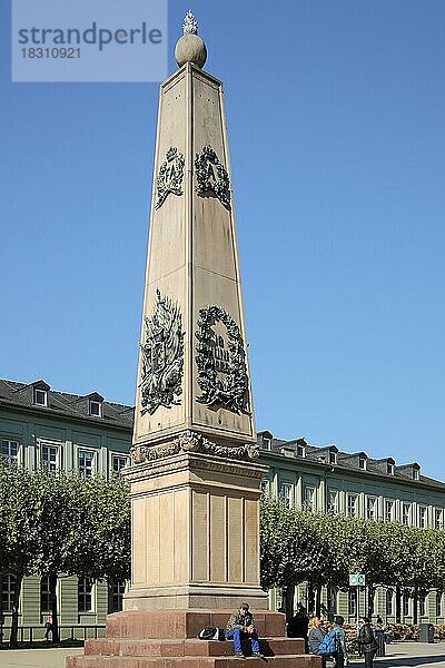 Obelisk Waterloo Denkmal  am Luisenplatz in Wiesbaden  Hessen  Deutschland  Europa