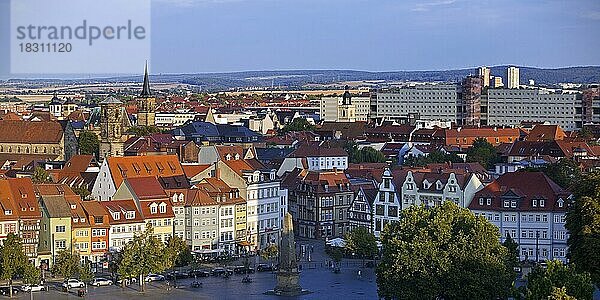 Stadtansicht mit Domplatz am Morgen vom Petersberg aus  Altstadt  Erfurt  Thüringen  Deutschland  Europa