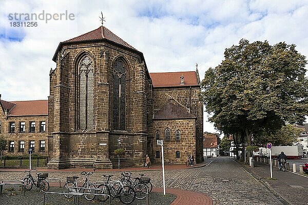 Kirche St. Martini an der oberen Altstadtterrasse in der mittelalterlichen Innenstadt  Minden  Nordrhein-Westfalen  Deutschland  Europa
