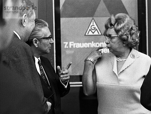 Zentrales Thema der 7. IG Metall-Frauenkonferenz  hier am 24. 9. 1970 in Dortmund  war das Erstreben der Lohngleichheit. Otto Brenner (M.)  Deutschland  Europa