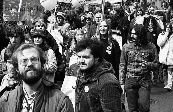 Der traditionelle Ostermarsch Ruhr 1982  Deutschland  Europa