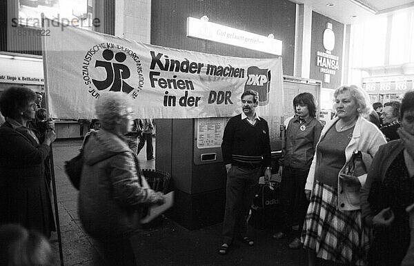 Die DKP-eigene Kinderorganisation Junge Pioniere schickt Kinder zur Erholung in die DDR. Juli 1981  Deutschland  Europa