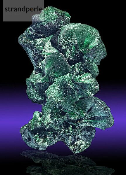 Malachit-Faserbüschel  China Malachit ist ein Kupferkarbonat-Hydroxid-Mineral