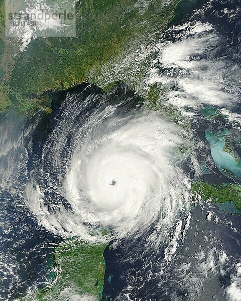 Der Hurrikan Rita entwickelte sich zu einem extrem gefährlichen Hurrikan der Kategorie 5  als das Moderate Resolution Imaging Spectroradiometer (MODIS) auf dem NASA-Satelliten Terra am 21. September 2005 um 12:10 Uhr östlicher US-Zeit dieses Bild aufnahm. Der Sturm trägt die Merkmale eines starken Hurrikans: Er ist kompakt und kreisförmig mit einem offenen Auge  durch das das tiefblaue Wasser des Golfs von Mexiko zu sehen ist. Zum Zeitpunkt der Aufnahme dieses Bildes hatte Rita Windgeschwindigkeiten von 220 Kilometern pro Stunde (140 Meilen pro Stunde)
