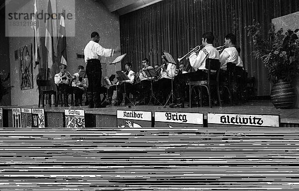 Das Treffen der Donauschwaben in der Westafelenhalle in Dortmund im Ja hre 1970  Deutschland  Europa