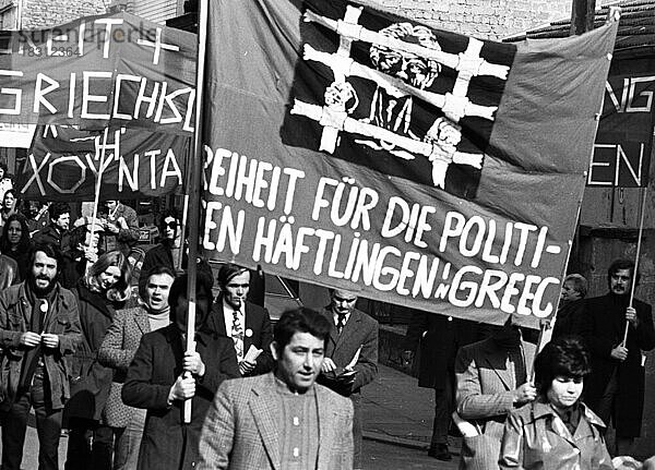 Griechen und Deutsche demonstrierten am 10. 3. 1973 in Bonn gegen die griechische Militaerjunta und fuer Freiheit in Griechenland  Deutschland  Europa