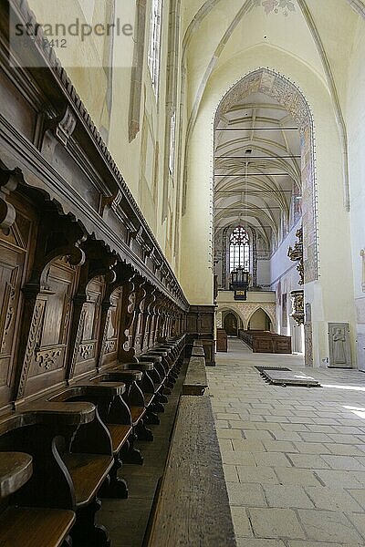 Chorgestühl in der Kirche Nanebevzetí Panny Marie  Jind?ich?v Hradec  Jiho?eský kraj  Tschechien  Europa