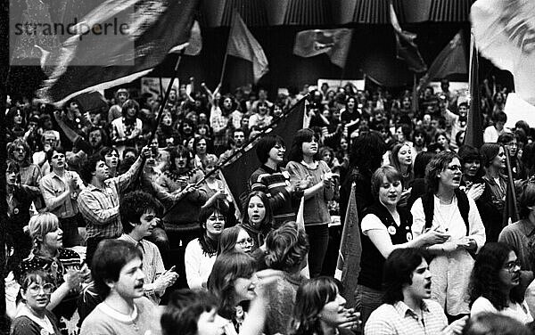 Der 7. Bundeskongress der linken Sozialistischen Deutschen Arbeiterjugend (SDAJ) im Jahre 1982  Deutschland  Europa